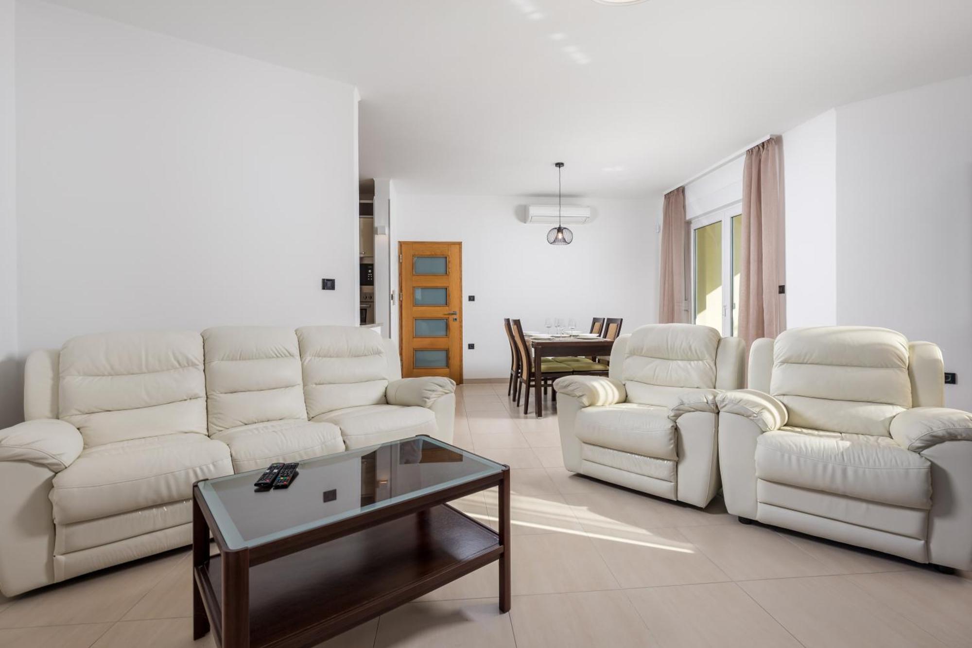 קראליביצה Luxury Villa Ostro With Pool & Krk Bridge View מראה חיצוני תמונה