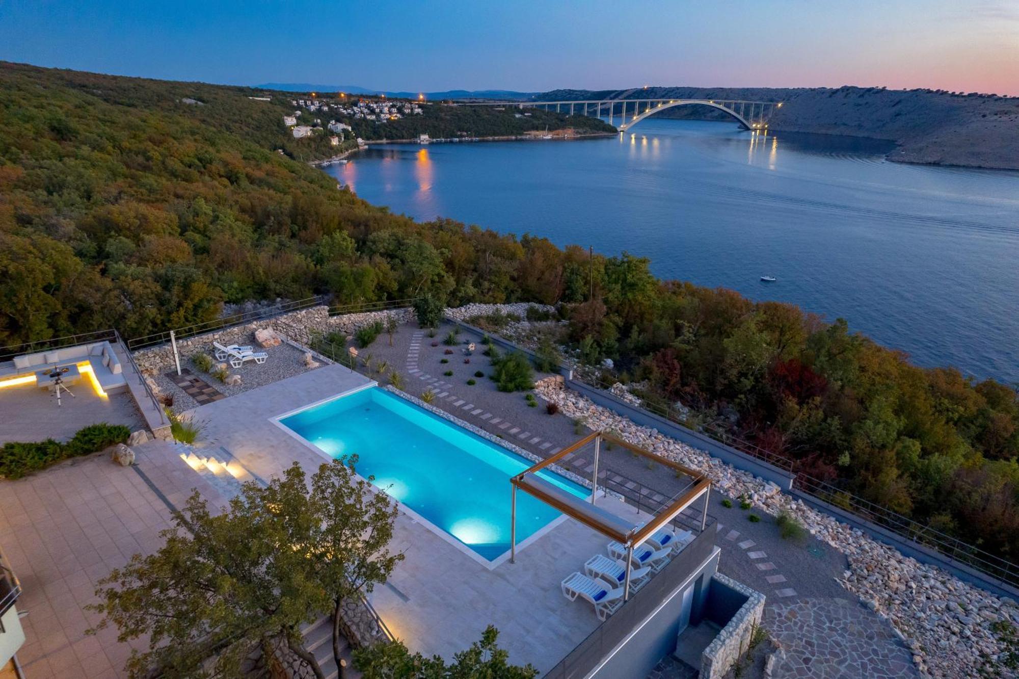 קראליביצה Luxury Villa Ostro With Pool & Krk Bridge View מראה חיצוני תמונה