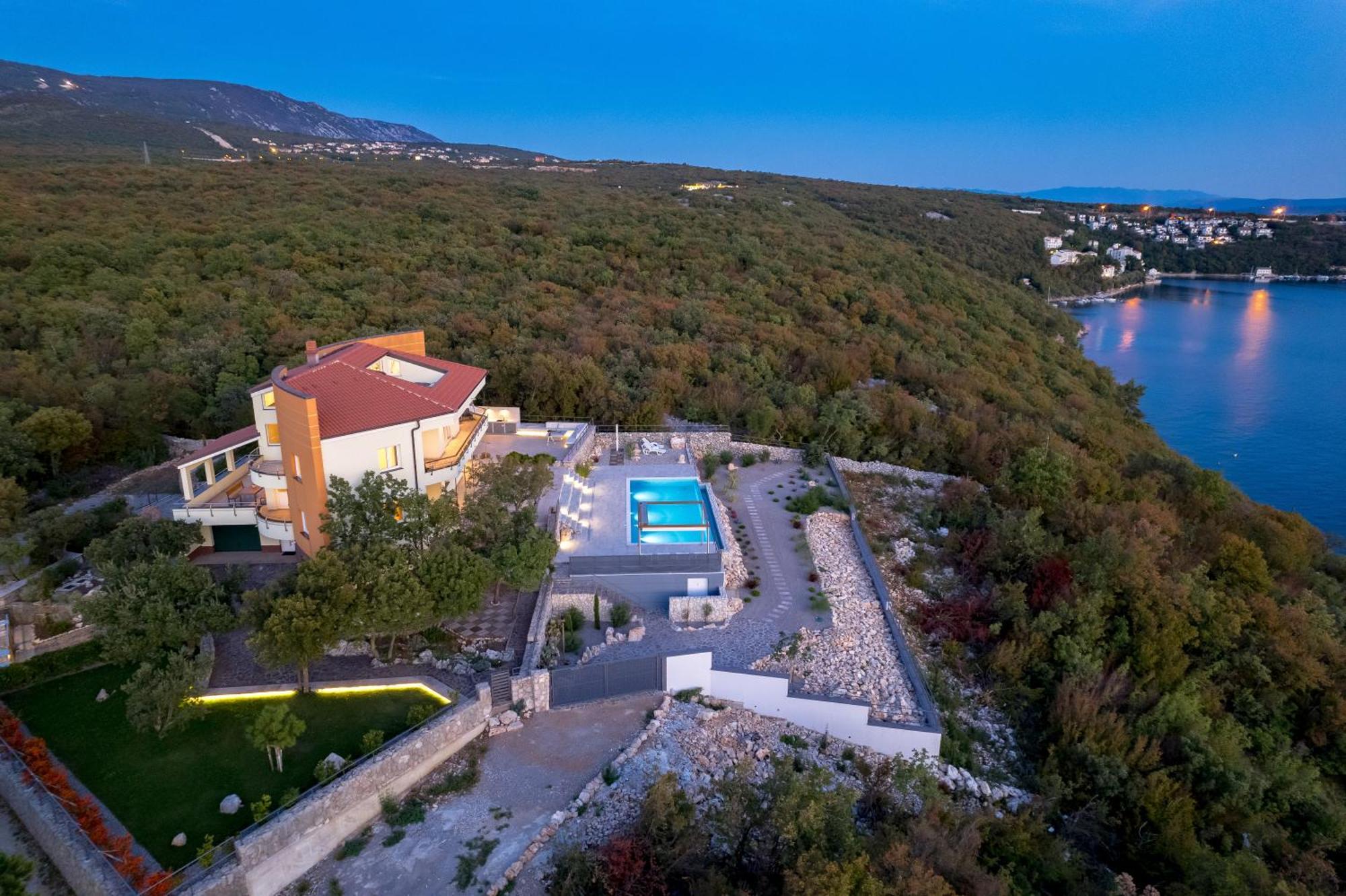 קראליביצה Luxury Villa Ostro With Pool & Krk Bridge View מראה חיצוני תמונה